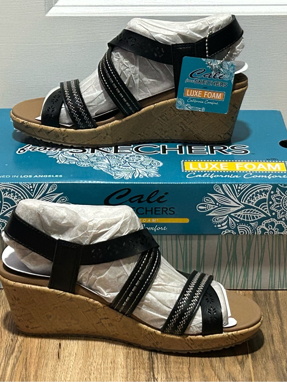 Beverlee Delicate Glow Skechers Black Strap Sandals With Cork Wedge Size 6